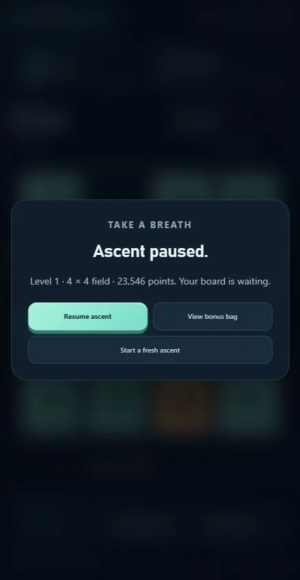 Pause screen showing the saved level, board size and score, with resume, bonus bag and fresh ascent choices.