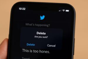 A picture showing how to delete a tweet