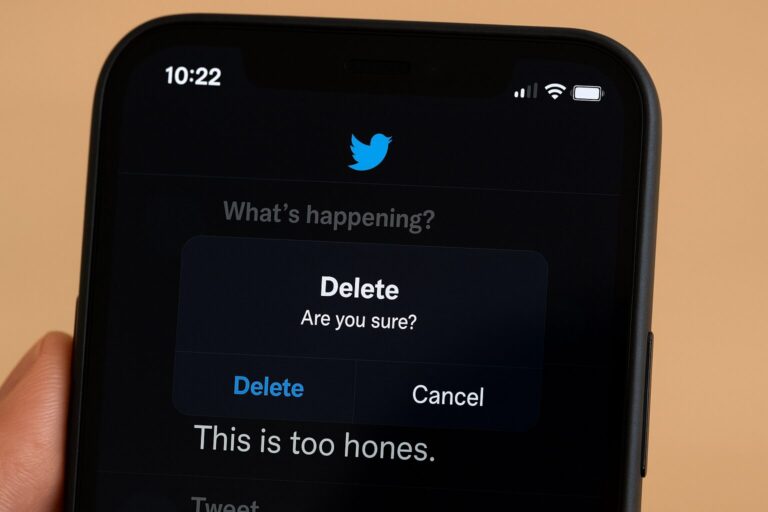A picture showing how to delete a tweet