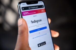 Why Teens Are Ditching Instagram for Photo Dumps and Private Group Chats