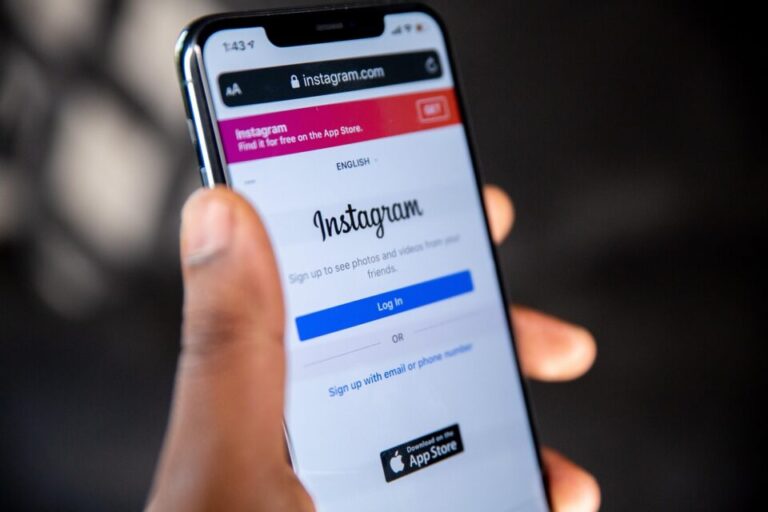 Why Teens Are Ditching Instagram for Photo Dumps and Private Group Chats